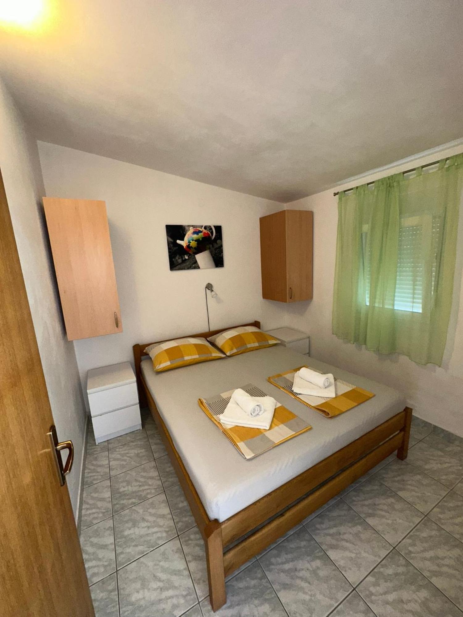 Apartmani Matovina Vir Exterior photo